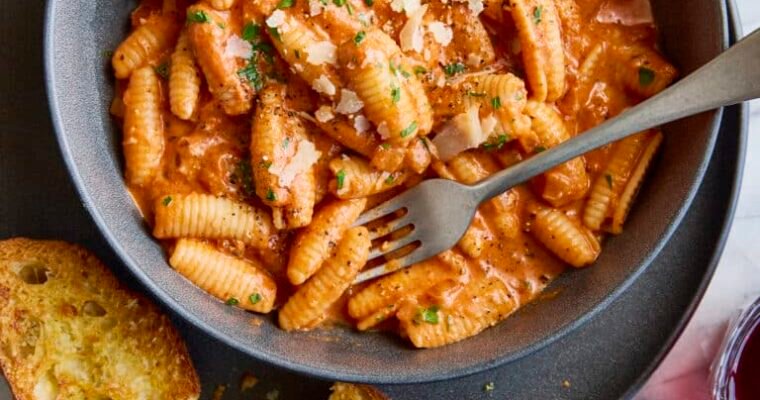 Quick Pasta with Tomato Cream Sauce