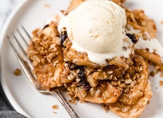 Easy Apple Crisp Recipe (Cinnamon Oat Topping)