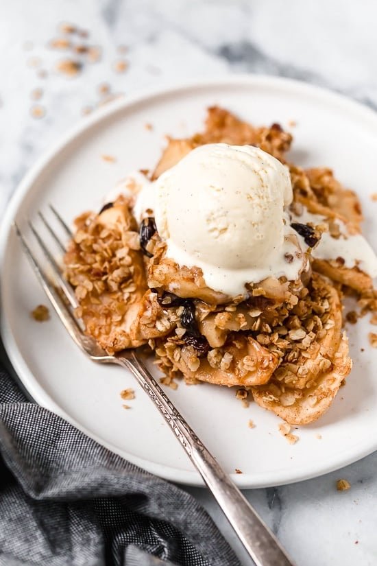 Easy Apple Crisp Recipe (Cinnamon Oat Topping)