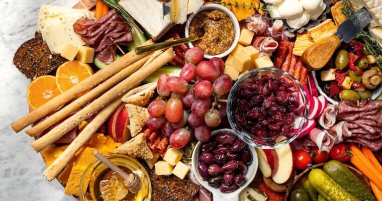 How to Make a Charcuterie and Cheese Board